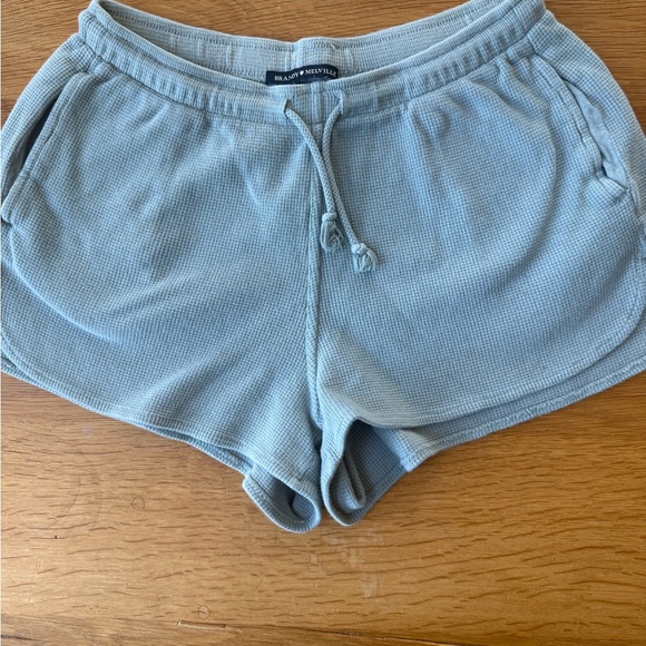 Brandy Melville Lot 12 items sweatpants, shorts, tanks, tees,long sleeves - Picture 11 of 16